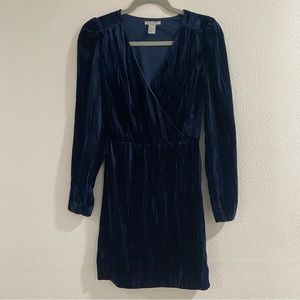 H&M velvet navy dress with button detail sleeves size 2